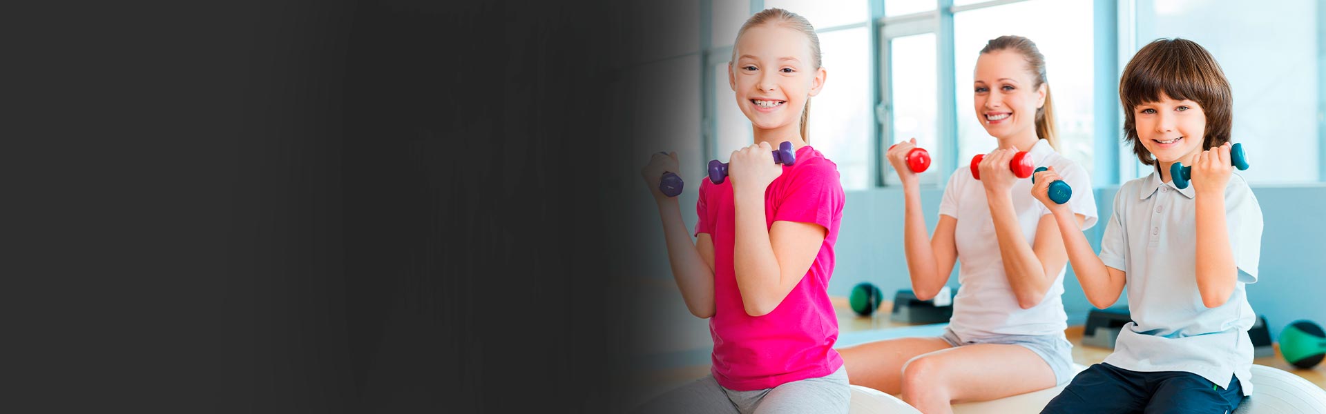 подростки занимаются спортом